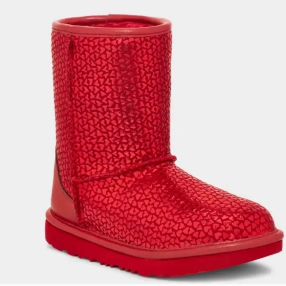 UGG Girls' Classic II Gel Hearts Boots (Youth)